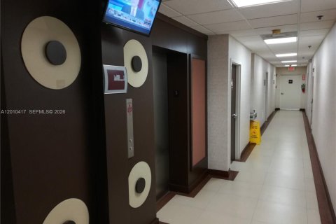 Propiedad comercial en venta en North Miami, Florida № 2090825 - foto 12
