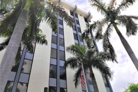Propiedad comercial en venta en North Miami, Florida № 2090825 - foto 11