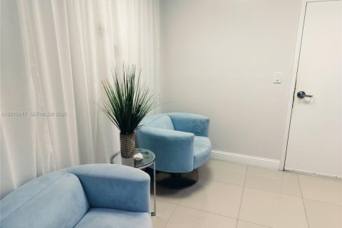 Propiedad comercial en venta en North Miami, Florida № 2090825 - foto 8