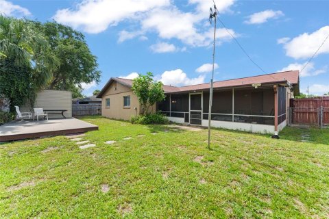 House in Titusville, Florida 4 bedrooms, 149.57 sq.m. № 1802081 - photo 28