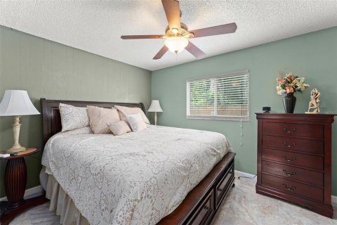 House in Titusville, Florida 4 bedrooms, 149.57 sq.m. № 1802081 - photo 19