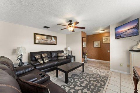 House in Titusville, Florida 4 bedrooms, 149.57 sq.m. № 1802081 - photo 6