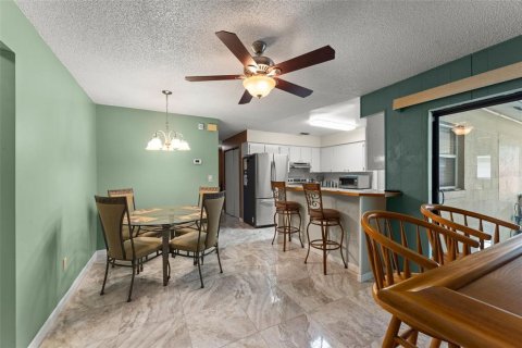 House in Titusville, Florida 4 bedrooms, 149.57 sq.m. № 1802081 - photo 18