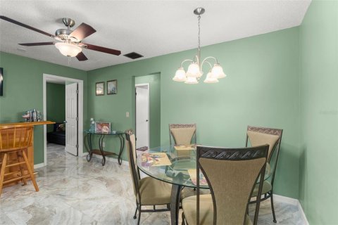 House in Titusville, Florida 4 bedrooms, 149.57 sq.m. № 1802081 - photo 15