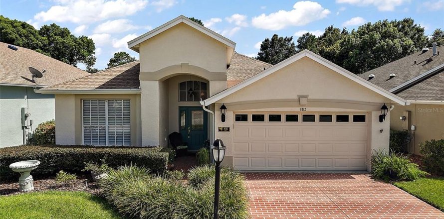 House in Mount Dora, Florida 3 bedrooms, 191.56 sq.m. № 1881083