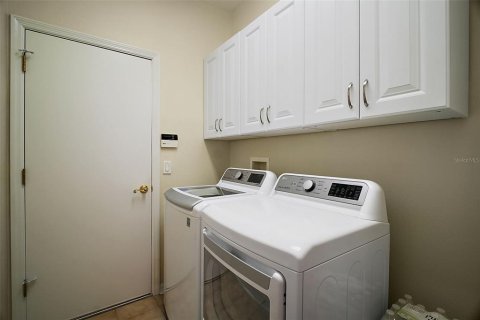 House in Mount Dora, Florida 3 bedrooms, 191.56 sq.m. № 1881083 - photo 24