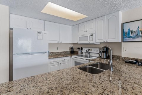 Condo in Indian Rocks Beach, Florida, 1 bedroom  № 1852775 - photo 18