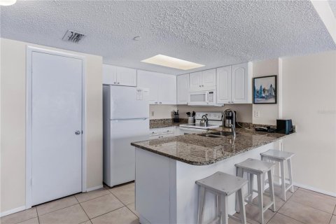 Condo in Indian Rocks Beach, Florida, 1 bedroom  № 1852775 - photo 17