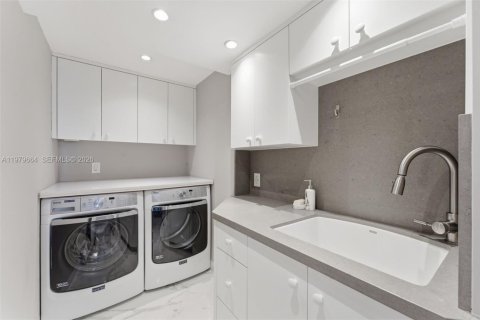 Copropriété à vendre à Miami, Floride: 3 chambres, 177.72 m2 № 2048022 - photo 24