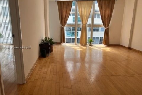 Copropriété à louer à Miami Beach, Floride: 1 chambre, 69.68 m2 № 1964623 - photo 2