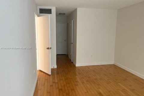 Copropriété à louer à Miami Beach, Floride: 1 chambre, 69.68 m2 № 1964623 - photo 4