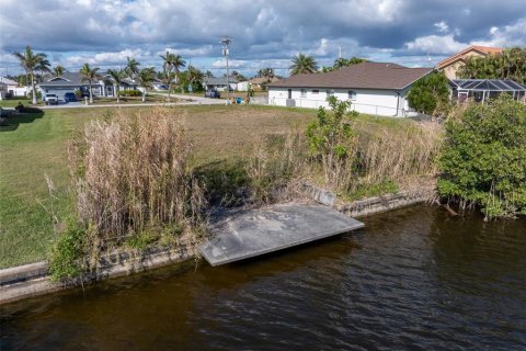 Terreno en venta en Cape Coral, Florida № 1545287 - foto 7