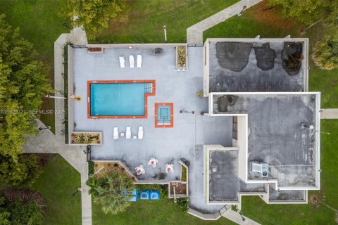 Condo in Miami, Florida, 2 bedrooms  № 2052758 - photo 28