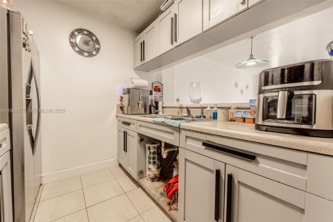 Condo in Miami, Florida, 2 bedrooms  № 2052758 - photo 7