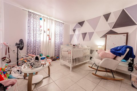 Condo in Miami, Florida, 2 bedrooms  № 2052758 - photo 13