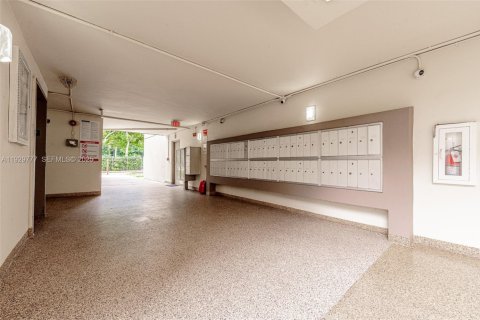 Condo in Miami, Florida, 2 bedrooms  № 2052758 - photo 24