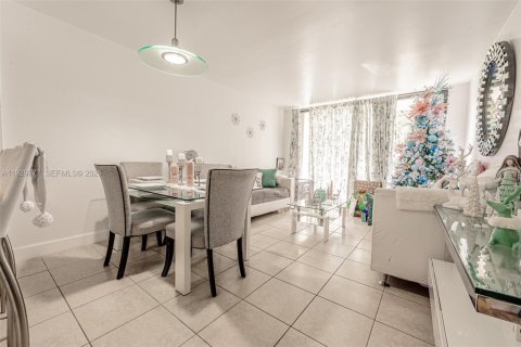 Condo in Miami, Florida, 2 bedrooms  № 2052758 - photo 4