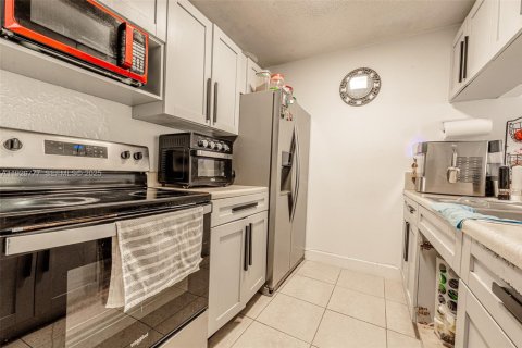 Condo in Miami, Florida, 2 bedrooms  № 2052758 - photo 5