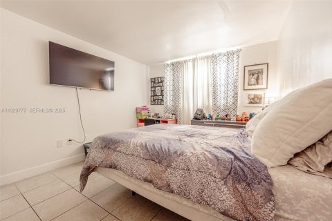 Condo in Miami, Florida, 2 bedrooms  № 2052758 - photo 10