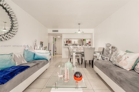 Condo in Miami, Florida, 2 bedrooms  № 2052758