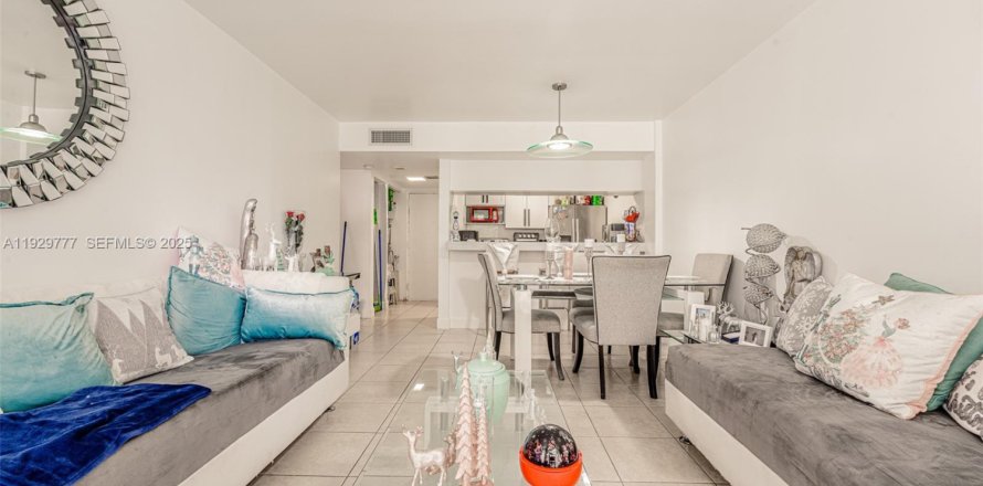 Condo in Miami, Florida, 2 bedrooms  № 2052758