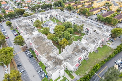 Condo in Miami, Florida, 2 bedrooms  № 2052758 - photo 27