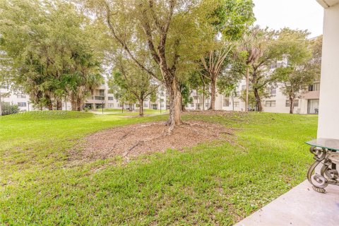 Condo in Miami, Florida, 2 bedrooms  № 2052758 - photo 19