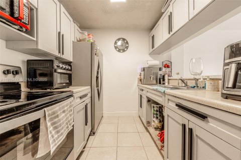 Condo in Miami, Florida, 2 bedrooms  № 2052758 - photo 6