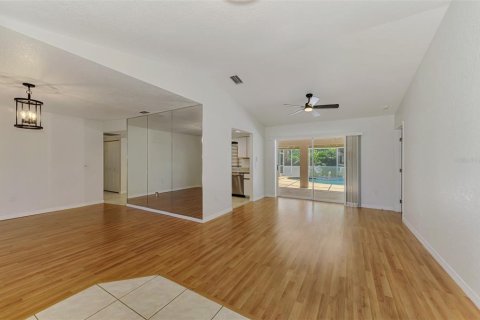House in Port Charlotte, Florida 3 bedrooms, 176.79 sq.m. № 1799780 - photo 11