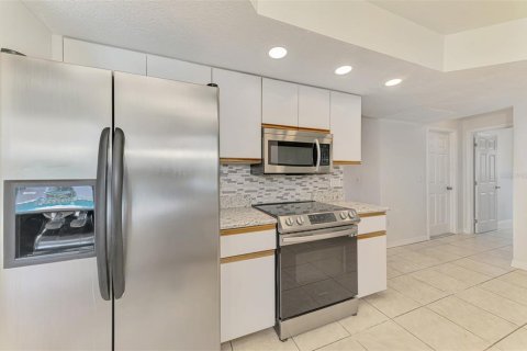 House in Port Charlotte, Florida 3 bedrooms, 176.79 sq.m. № 1799780 - photo 22