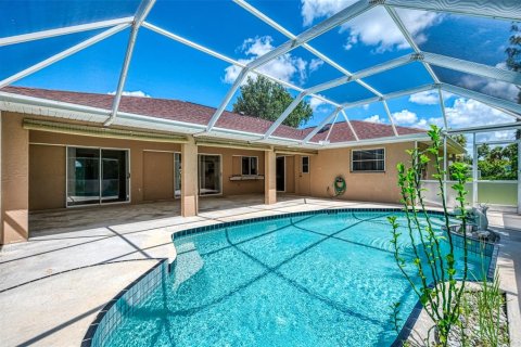 House in Port Charlotte, Florida 3 bedrooms, 176.79 sq.m. № 1799780 - photo 3