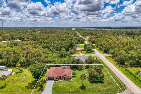 House in Port Charlotte, Florida 3 bedrooms, 176.79 sq.m. № 1799780 - photo 2