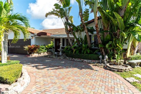 Villa ou maison à louer à Miami, Floride: 3 chambres, 146.23 m2 № 1920457 - photo 3