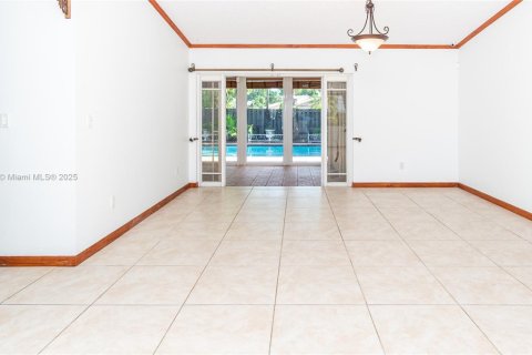 Villa ou maison à louer à Miami, Floride: 3 chambres, 146.23 m2 № 1920457 - photo 4