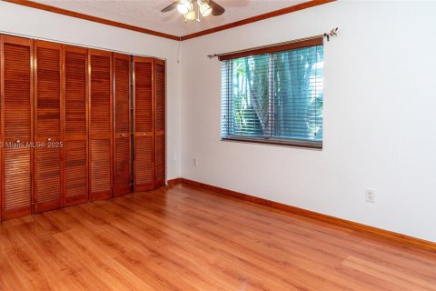 Villa ou maison à louer à Miami, Floride: 3 chambres, 146.23 m2 № 1920457 - photo 12