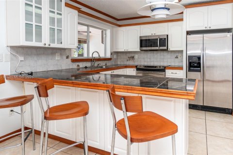 Villa ou maison à louer à Miami, Floride: 3 chambres, 146.23 m2 № 1920457 - photo 16