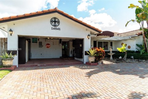 Villa ou maison à louer à Miami, Floride: 3 chambres, 146.23 m2 № 1920457 - photo 30