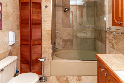 Villa ou maison à louer à Miami, Floride: 3 chambres, 146.23 m2 № 1920457 - photo 24
