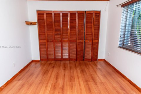 Villa ou maison à louer à Miami, Floride: 3 chambres, 146.23 m2 № 1920457 - photo 13