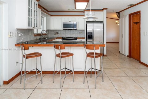Villa ou maison à louer à Miami, Floride: 3 chambres, 146.23 m2 № 1920457 - photo 14