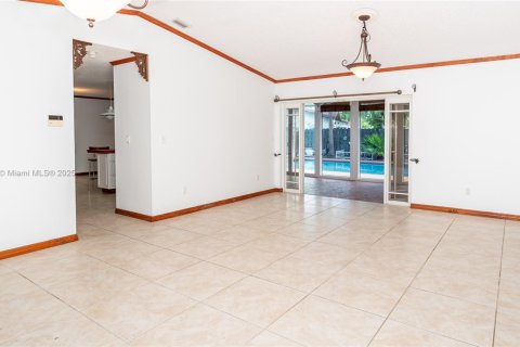 Villa ou maison à louer à Miami, Floride: 3 chambres, 146.23 m2 № 1920457 - photo 5