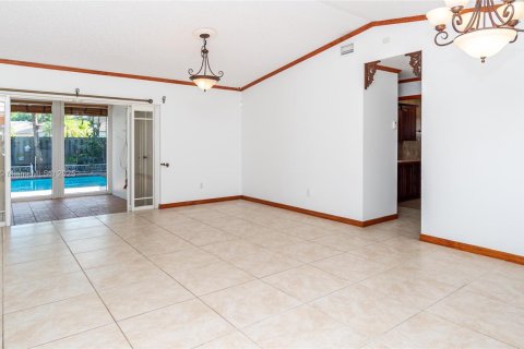 Villa ou maison à louer à Miami, Floride: 3 chambres, 146.23 m2 № 1920457 - photo 8