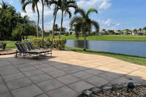 House in Boynton Beach, Florida 3 bedrooms, 188.96 sq.m. № 1058847 - photo 1