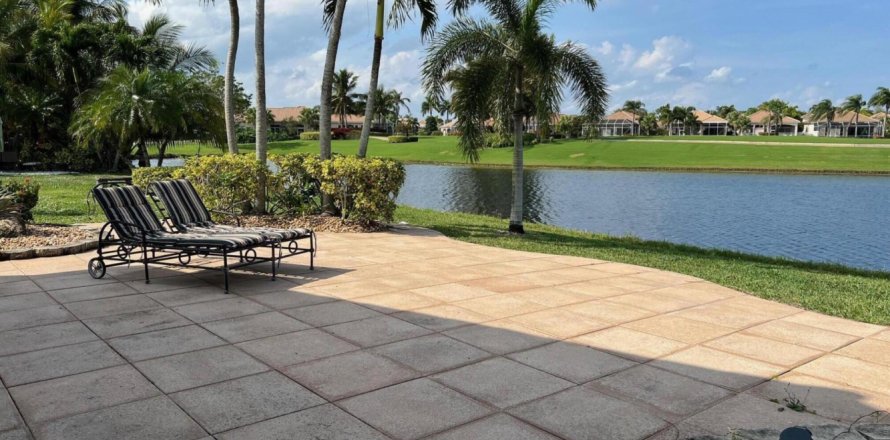House in Boynton Beach, Florida 3 bedrooms, 188.96 sq.m. № 1058847