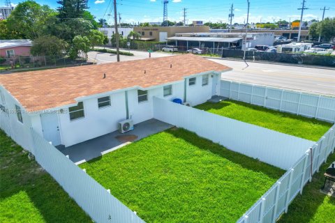 Adosado en alquiler en Miami, Florida, 3 dormitorios, 123.1 m2 № 1950874 - foto 3
