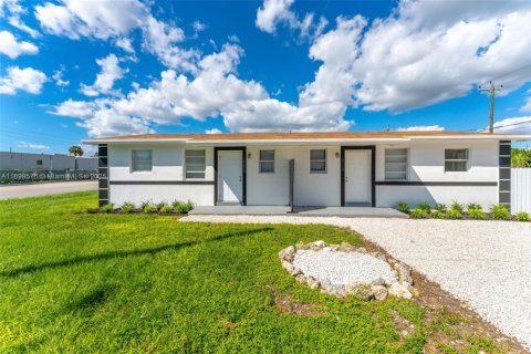Adosado en alquiler en Miami, Florida, 3 dormitorios, 123.1 m2 № 1950874 - foto 2