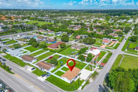 Adosado en alquiler en Miami, Florida, 3 dormitorios, 123.1 m2 № 1950874 - foto 19