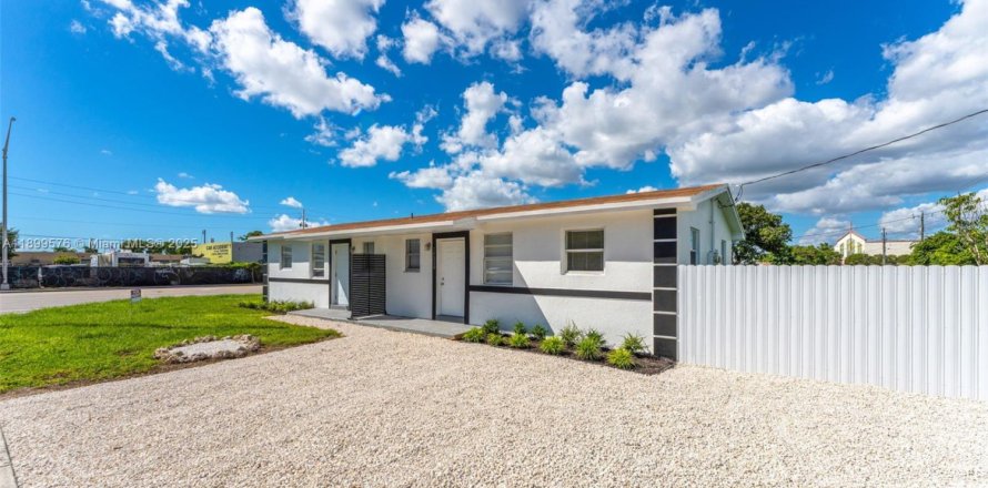 Adosado en Miami, Florida 3 dormitorios, 123.1 m2 № 1950874