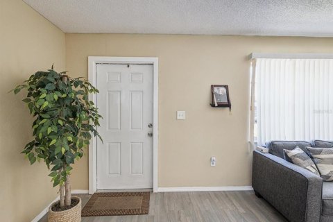 Condominio en venta en New Port Richey, Florida, 1 dormitorio, 72.37 m2 № 1086562 - foto 11