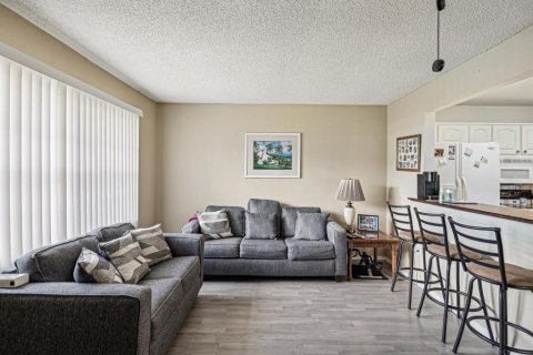 Condominio en venta en New Port Richey, Florida, 1 dormitorio, 72.37 m2 № 1086562 - foto 2